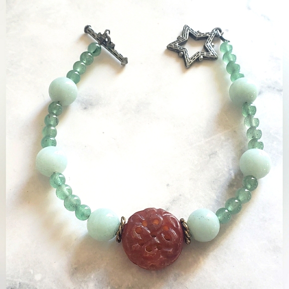 Jade Glass bead bracelet with cabochon charm - Picture 1 of 3